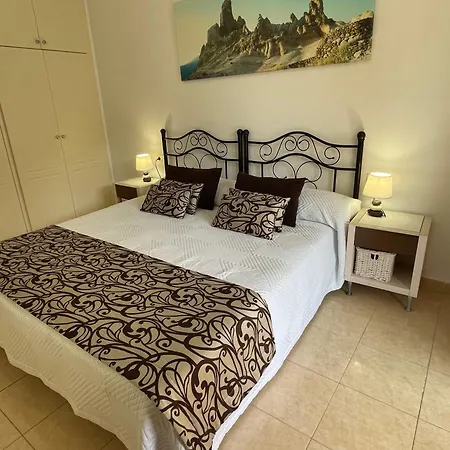 Govimar Terrace & Pool - Parking